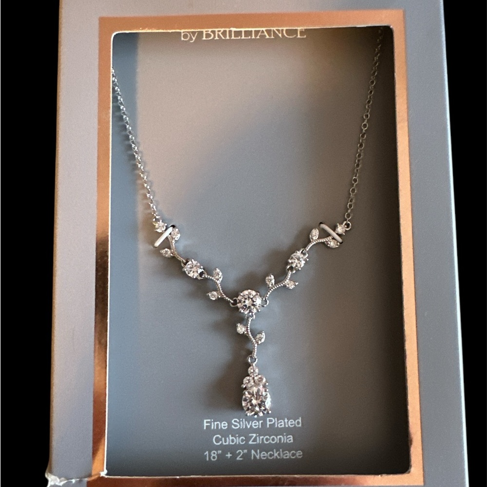 Elegant Silver Necklace with Pearls and Y-Shaped Design